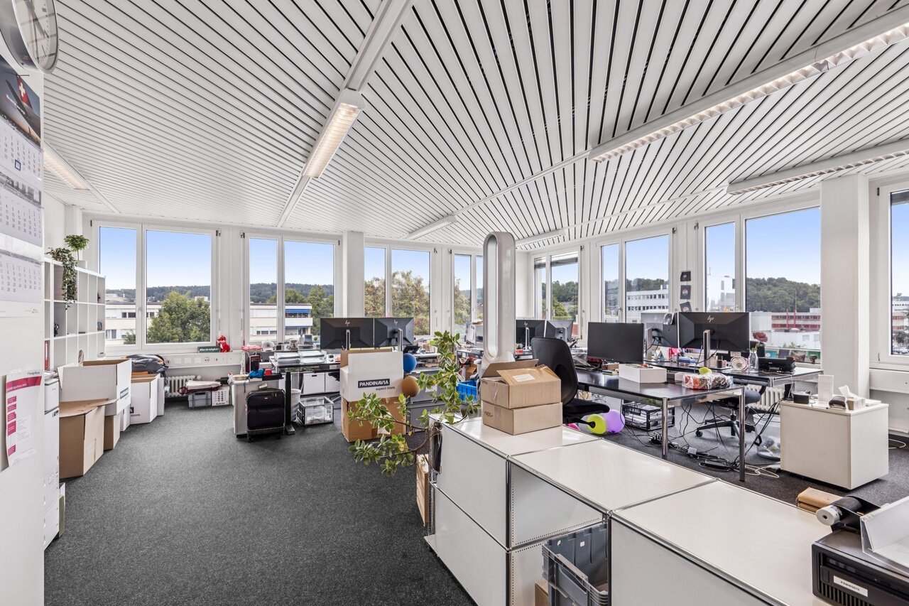 1300m² office