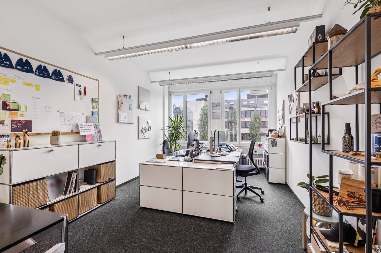 1300m² office
