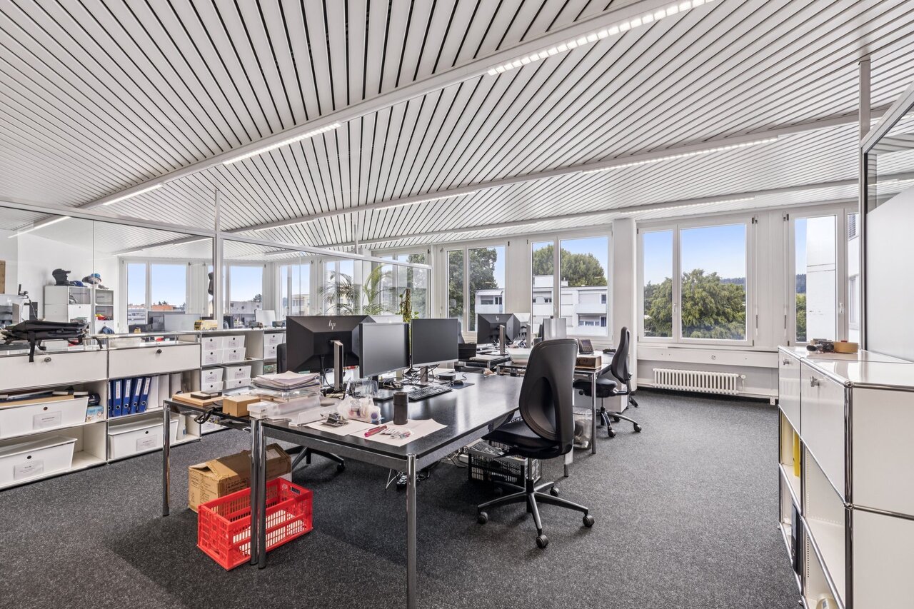 1300m² office