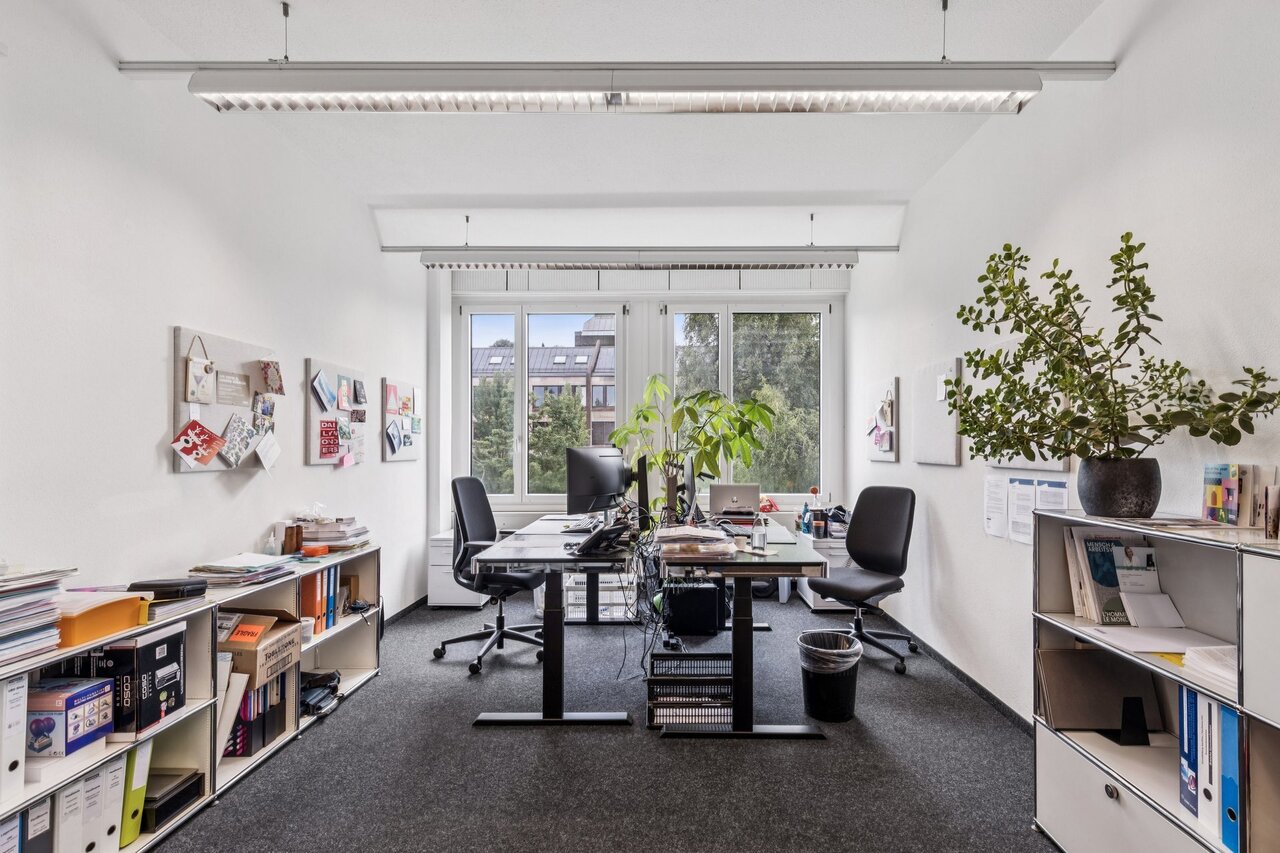 1300m² office