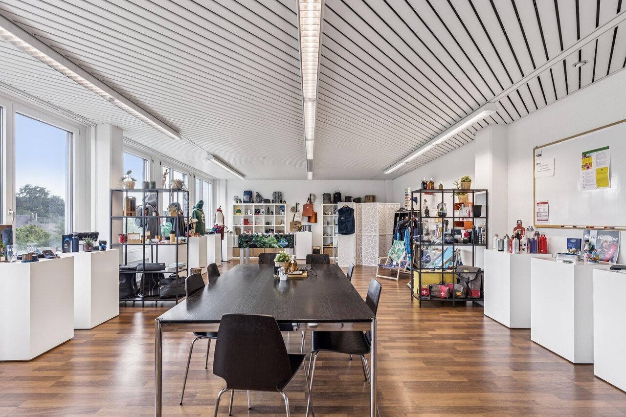 1300m² office
