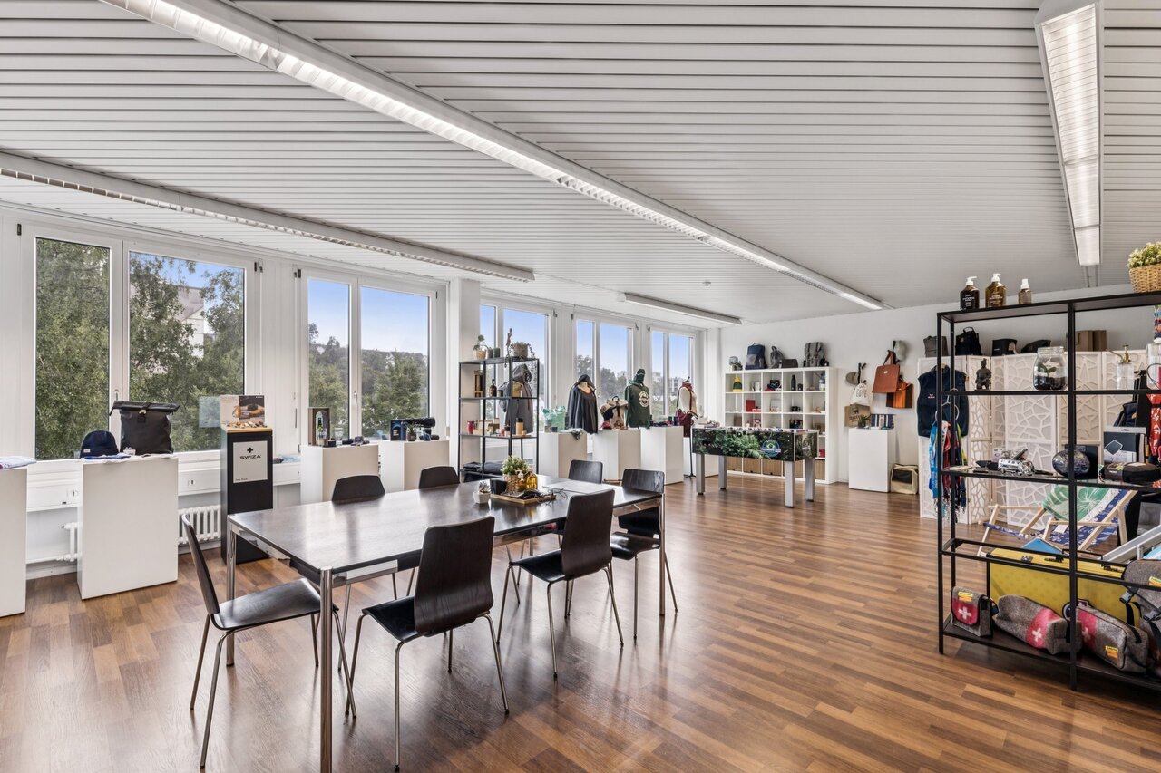 1300m² office
