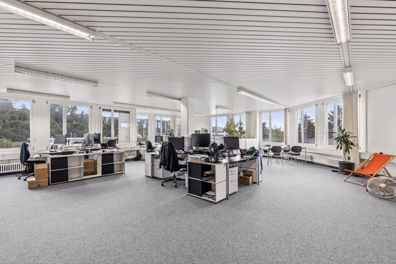 1300m² office