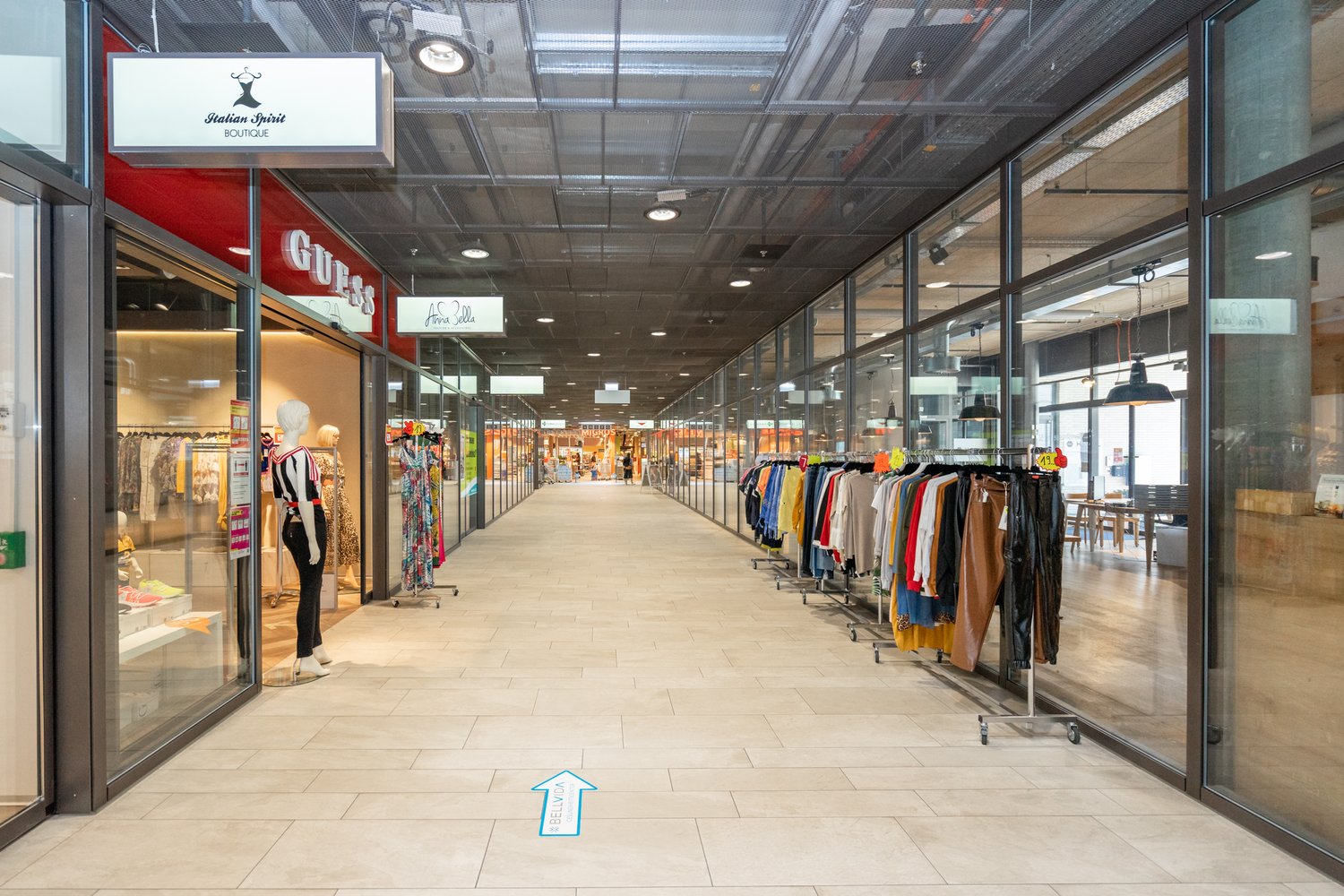 170m² shopping centre