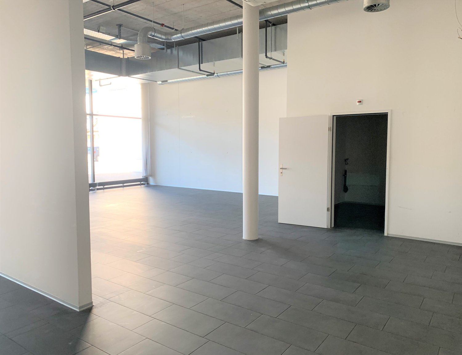 170m² shopping centre