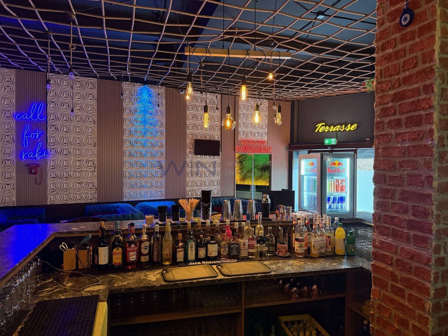 Bar di 550m²