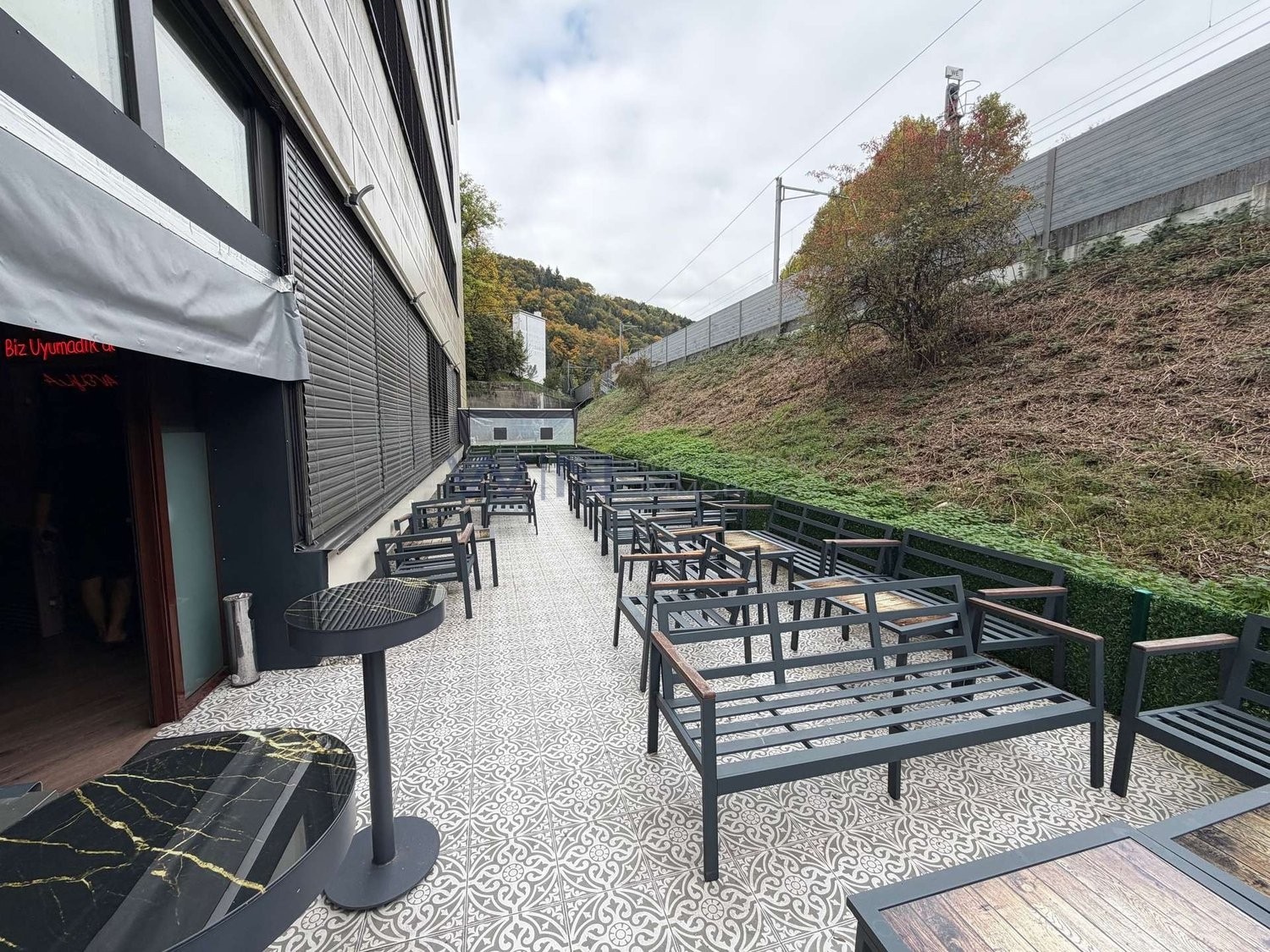 Bar di 550m²