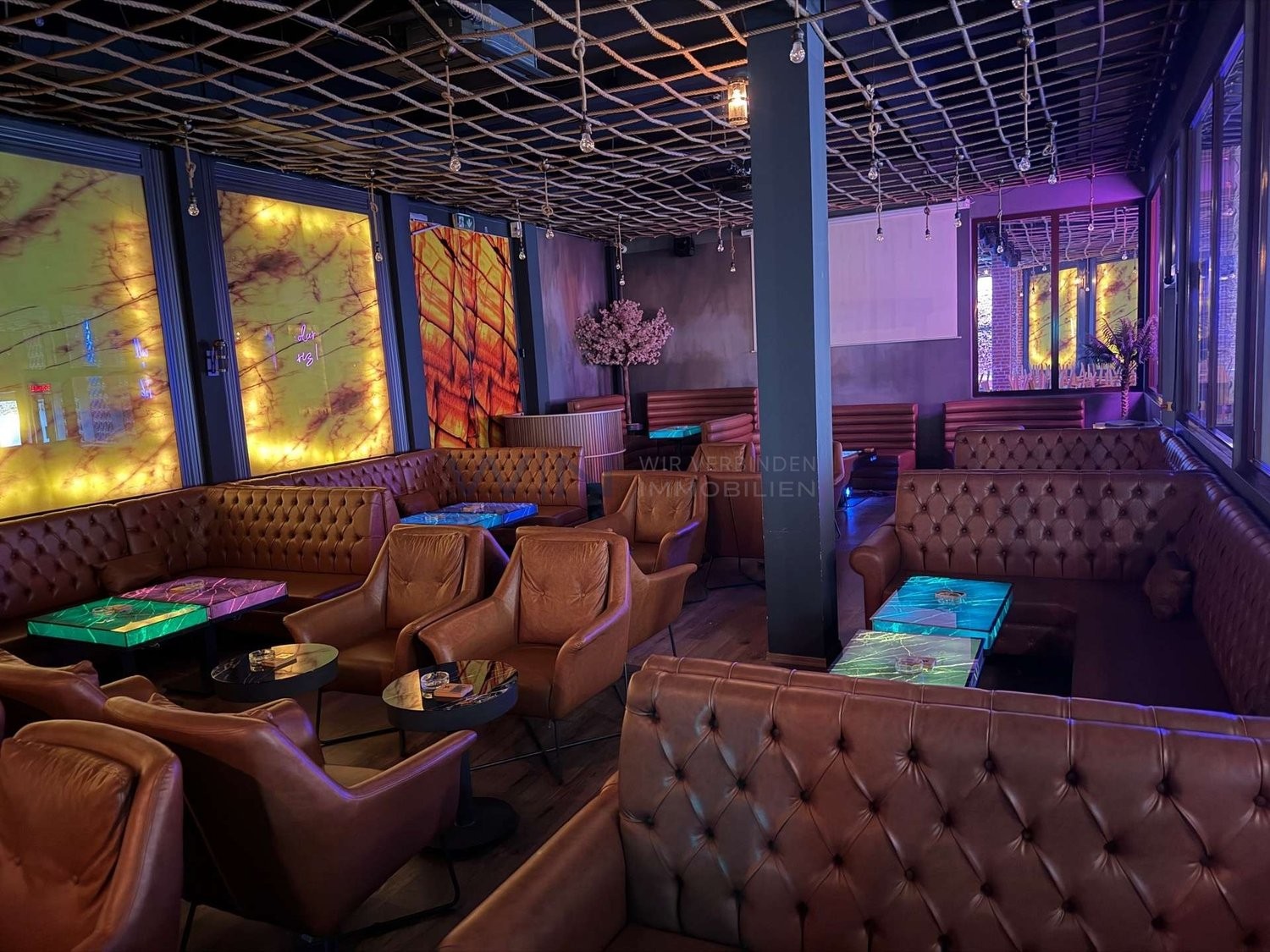 Bar di 550m²
