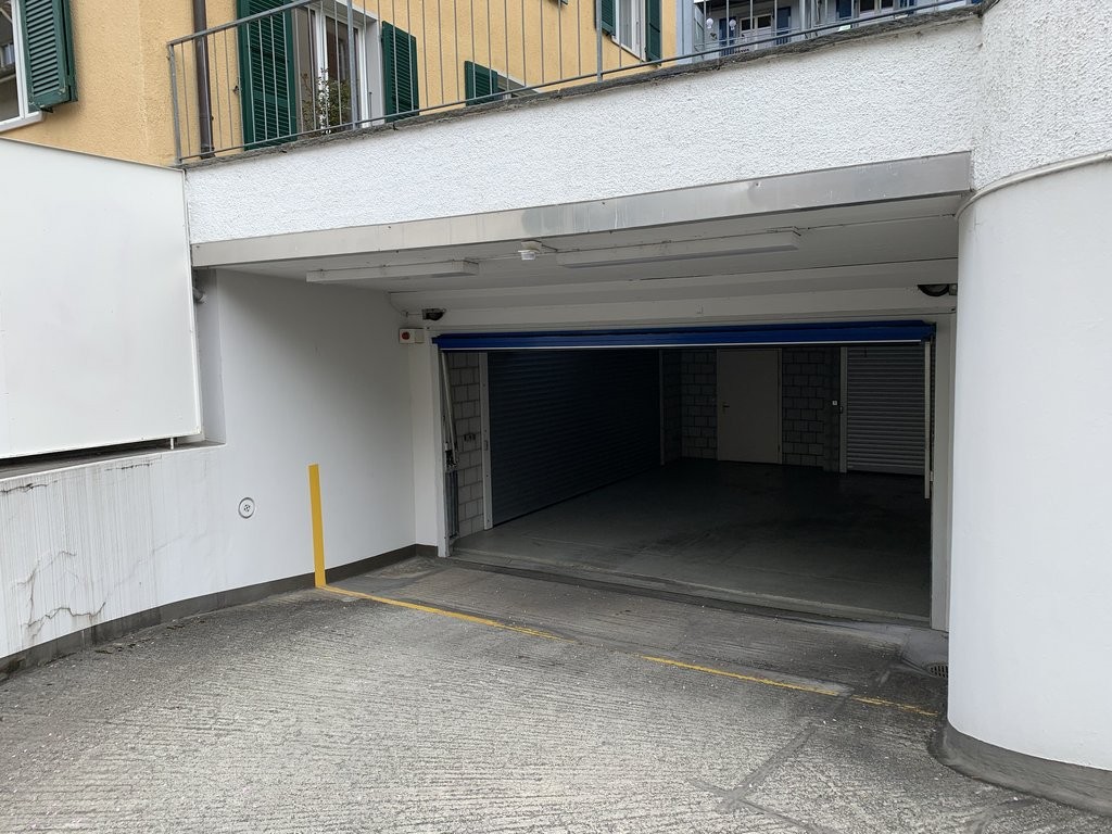 Posto auto interrato, foto 2 di 3