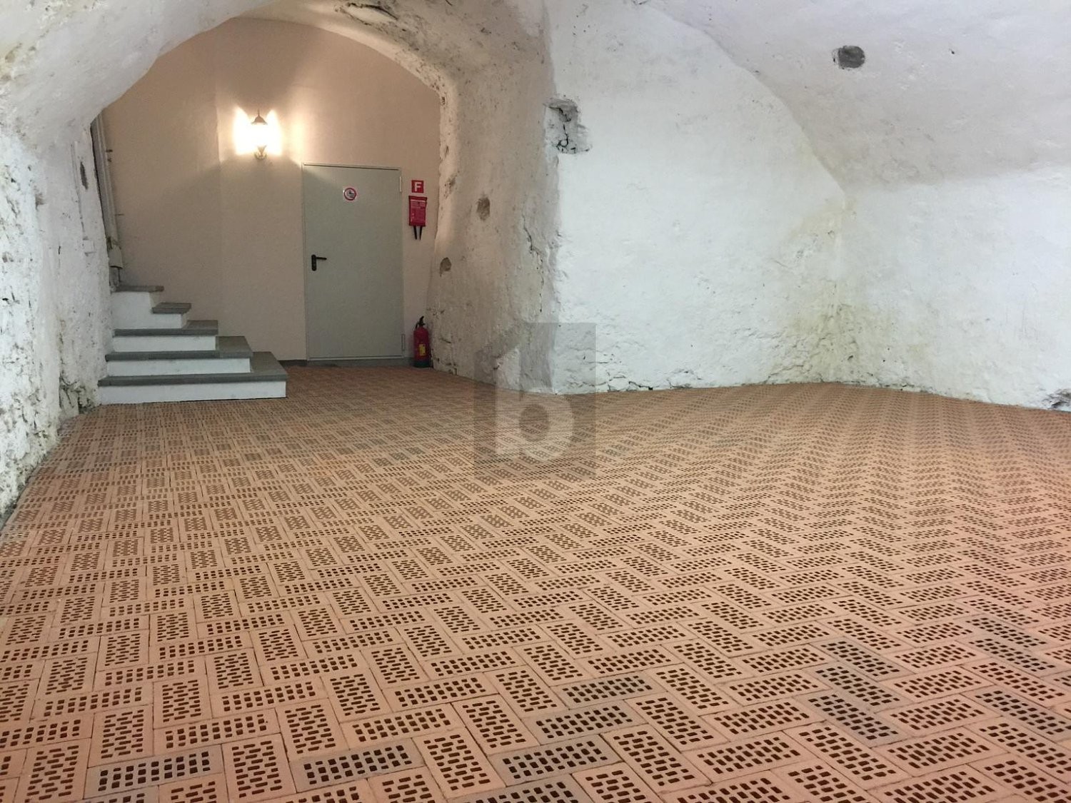 95m² office