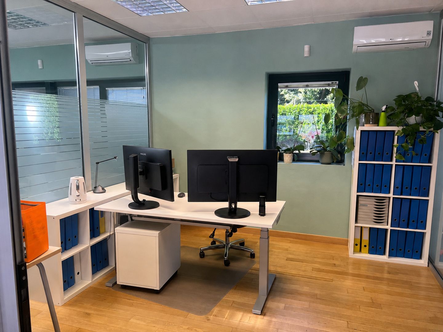 276m² office