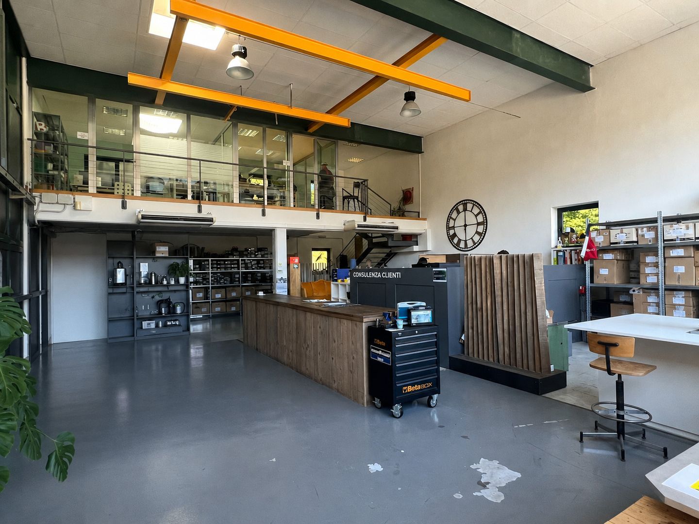 276m² office