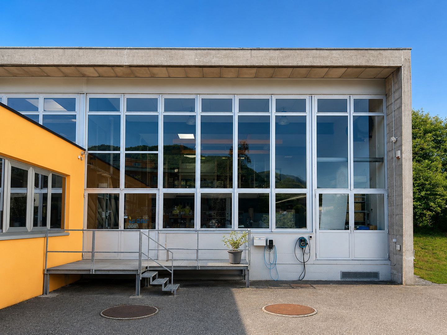 276m² office