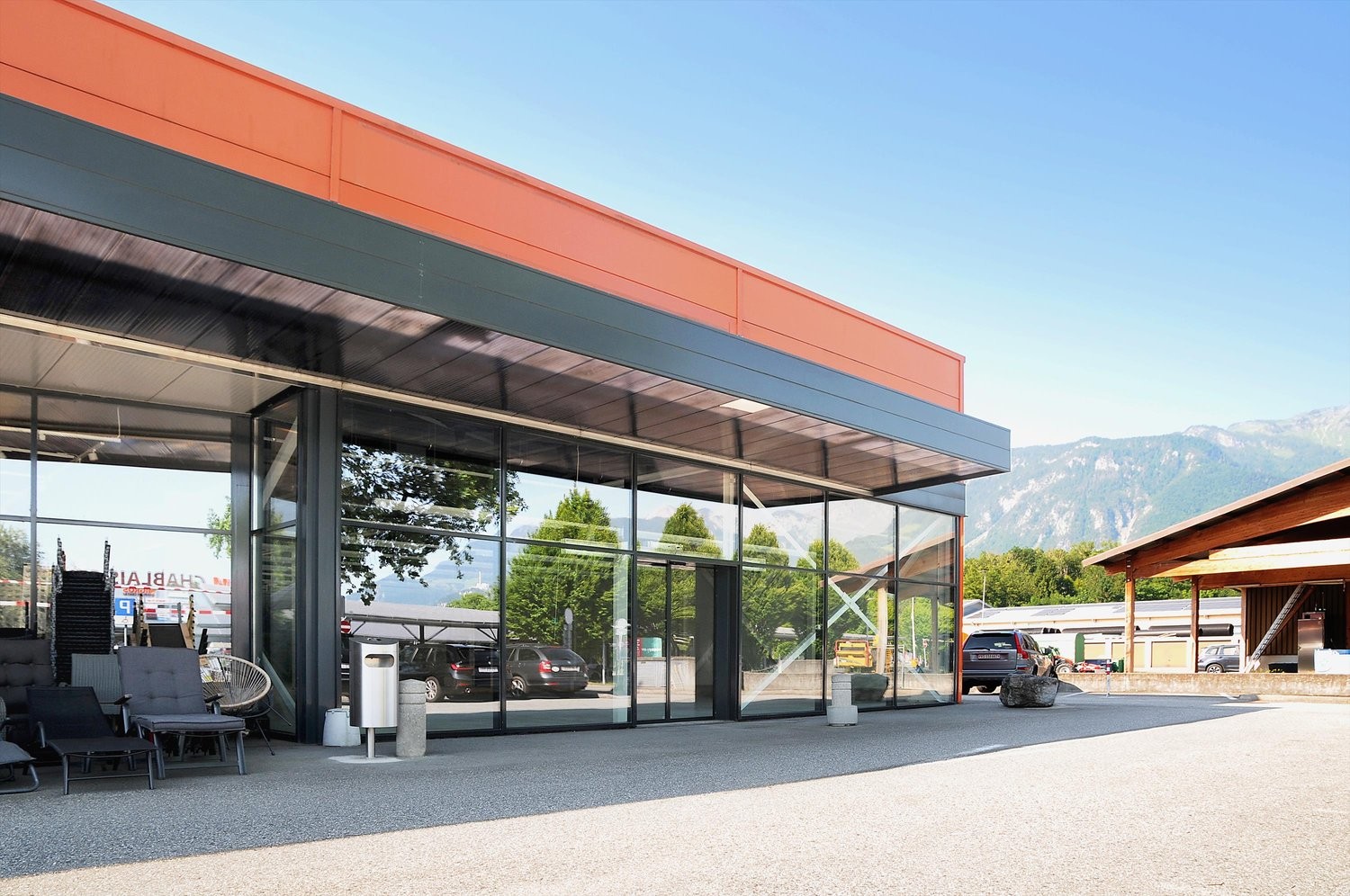 743m² negozio