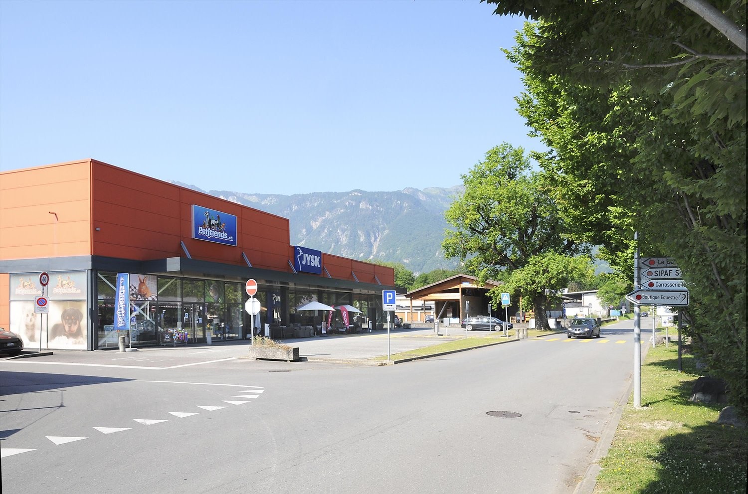 743m² negozio