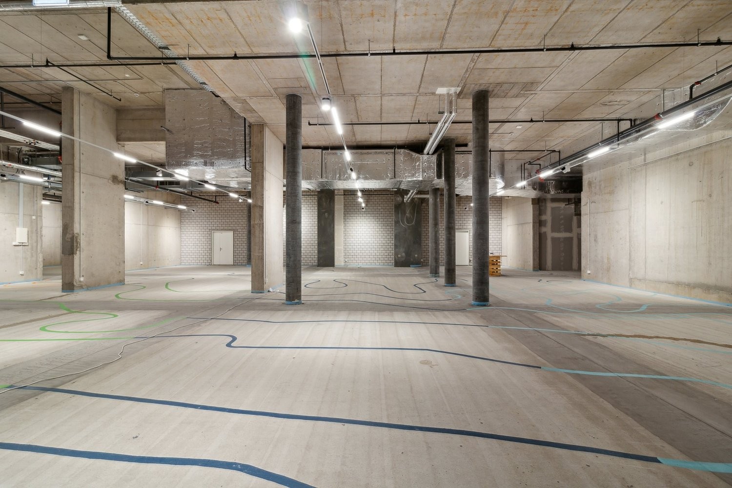 581m² commerciale, foto 2 di 2