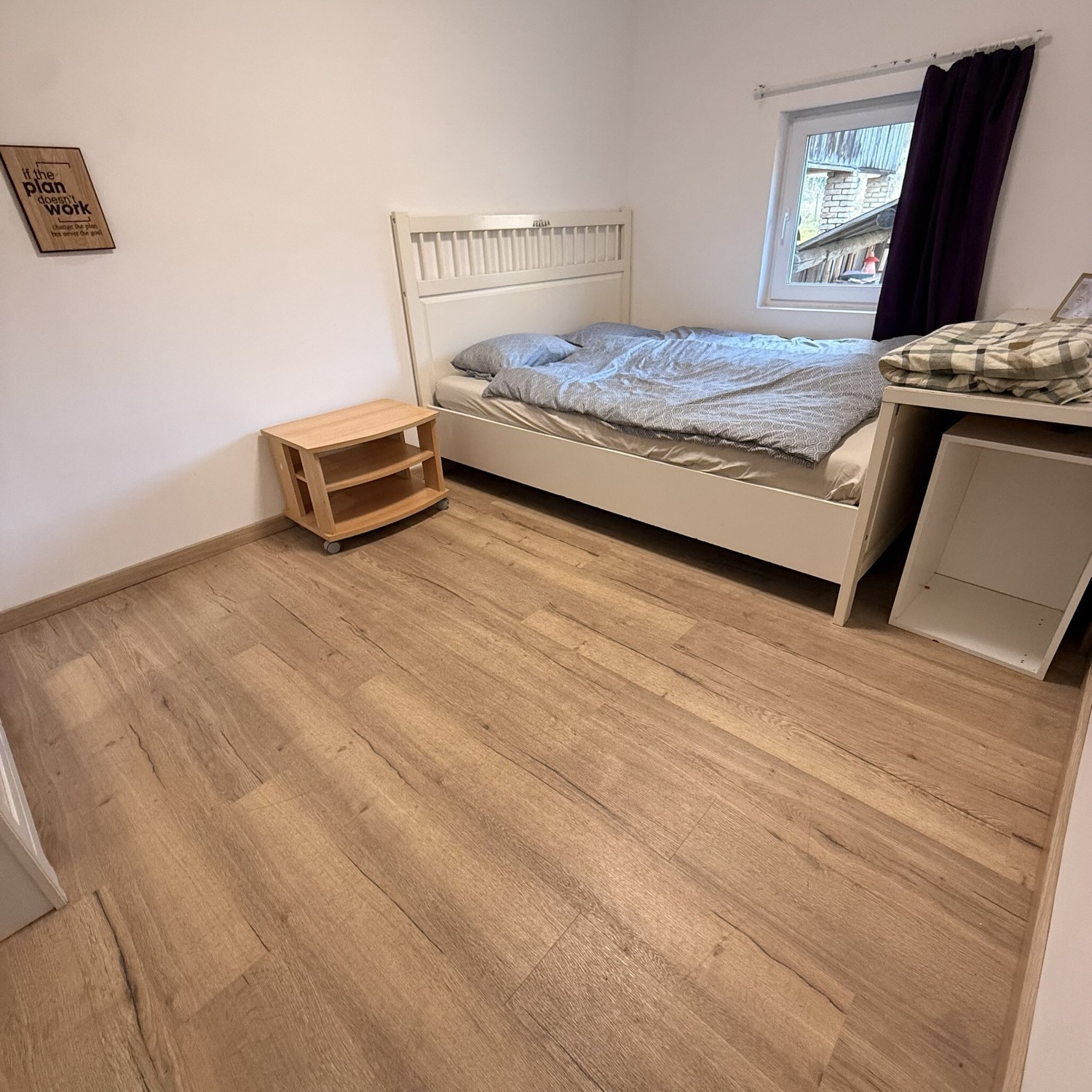 Casa singola di 3 ½ locali","description":"Casa unifamiliare completamente arredata nella tranquilla Killwangen AG, a soli 13 minuti con il treno S-Bahn da Zürich HB e 10 minuti da Baden. 4 camere da letto, 2 bagni, zona giorno/pranzo/cucina aperta con grande tavolo da pranzo, cucina completamente a, foto 9 di 10