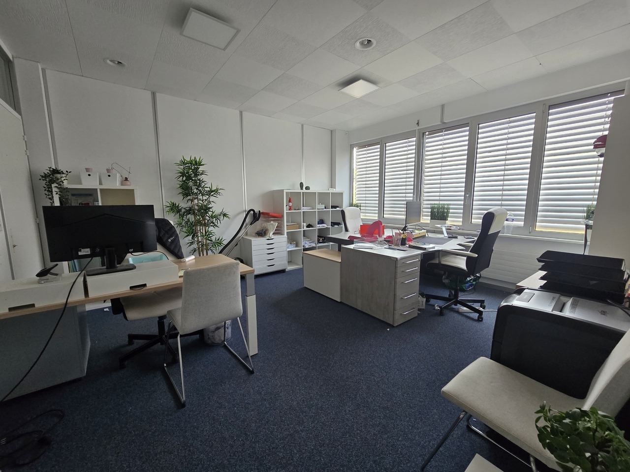 92m² office