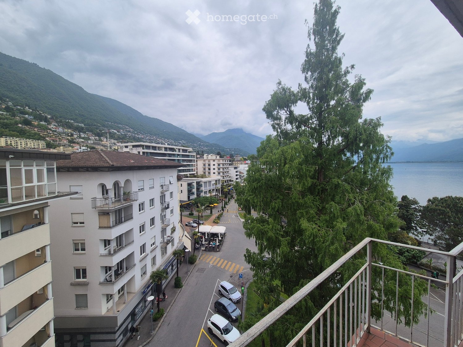 Appartement de 3 pièces

A louer immédiatement appartement en zone très centrale à Muralto. À deux pas du lac et de la gare. Vue partielle sur le lac. Parking non disponible. 
Contrat de courte durée (1-2 ans) également possible. 
Prix 1400 + 150 acompte de charges.
