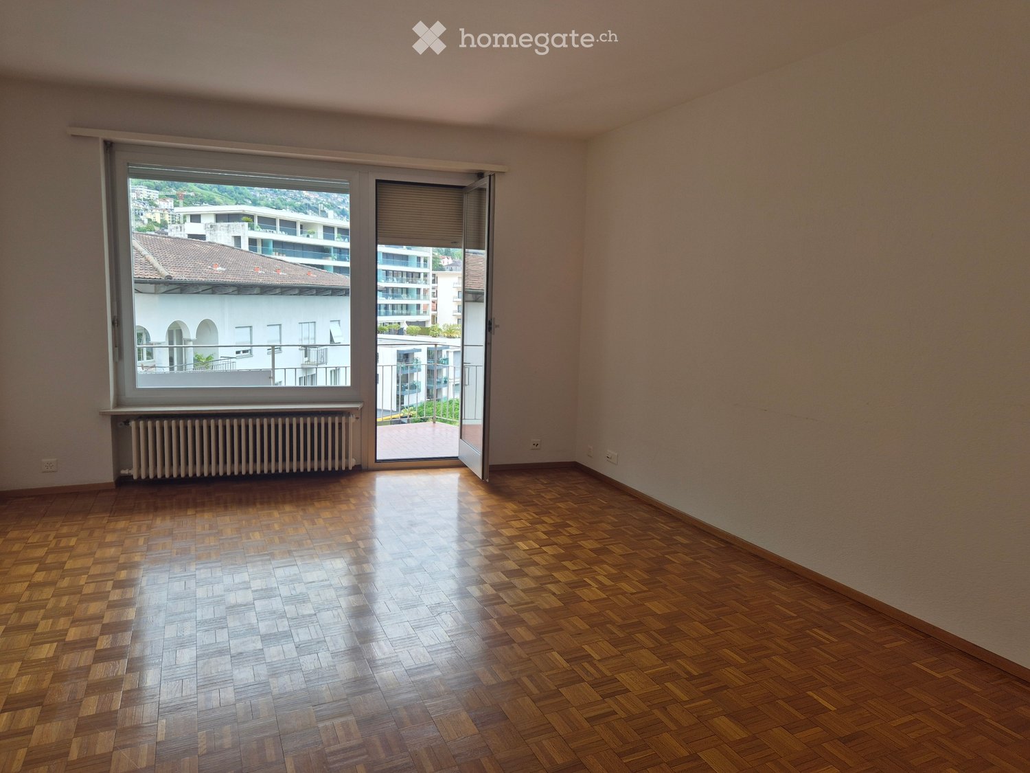 Appartement de 3 pièces

A louer immédiatement appartement en zone très centrale à Muralto. À deux pas du lac et de la gare. Vue partielle sur le lac. Parking non disponible. 
Contrat de courte durée (1-2 ans) également possible. 
Prix 1400 + 150 acompte de charges.