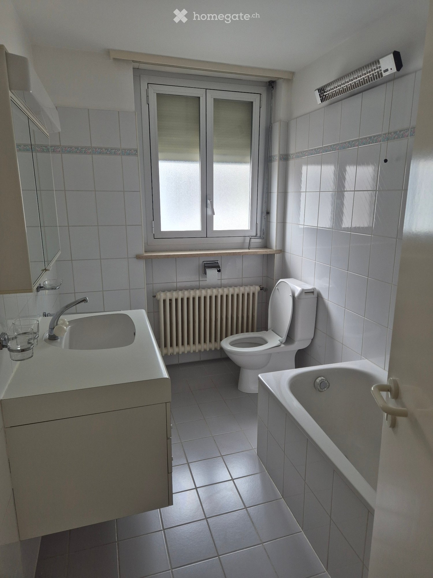 Appartement de 3 pièces

A louer immédiatement appartement en zone très centrale à Muralto. À deux pas du lac et de la gare. Vue partielle sur le lac. Parking non disponible. 
Contrat de courte durée (1-2 ans) également possible. 
Prix 1400 + 150 acompte de charges.