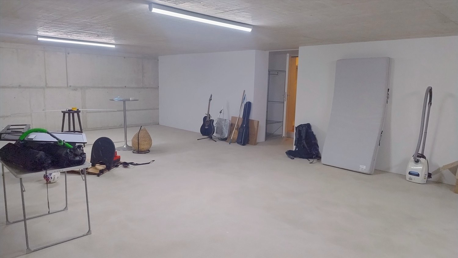 75m² storage room