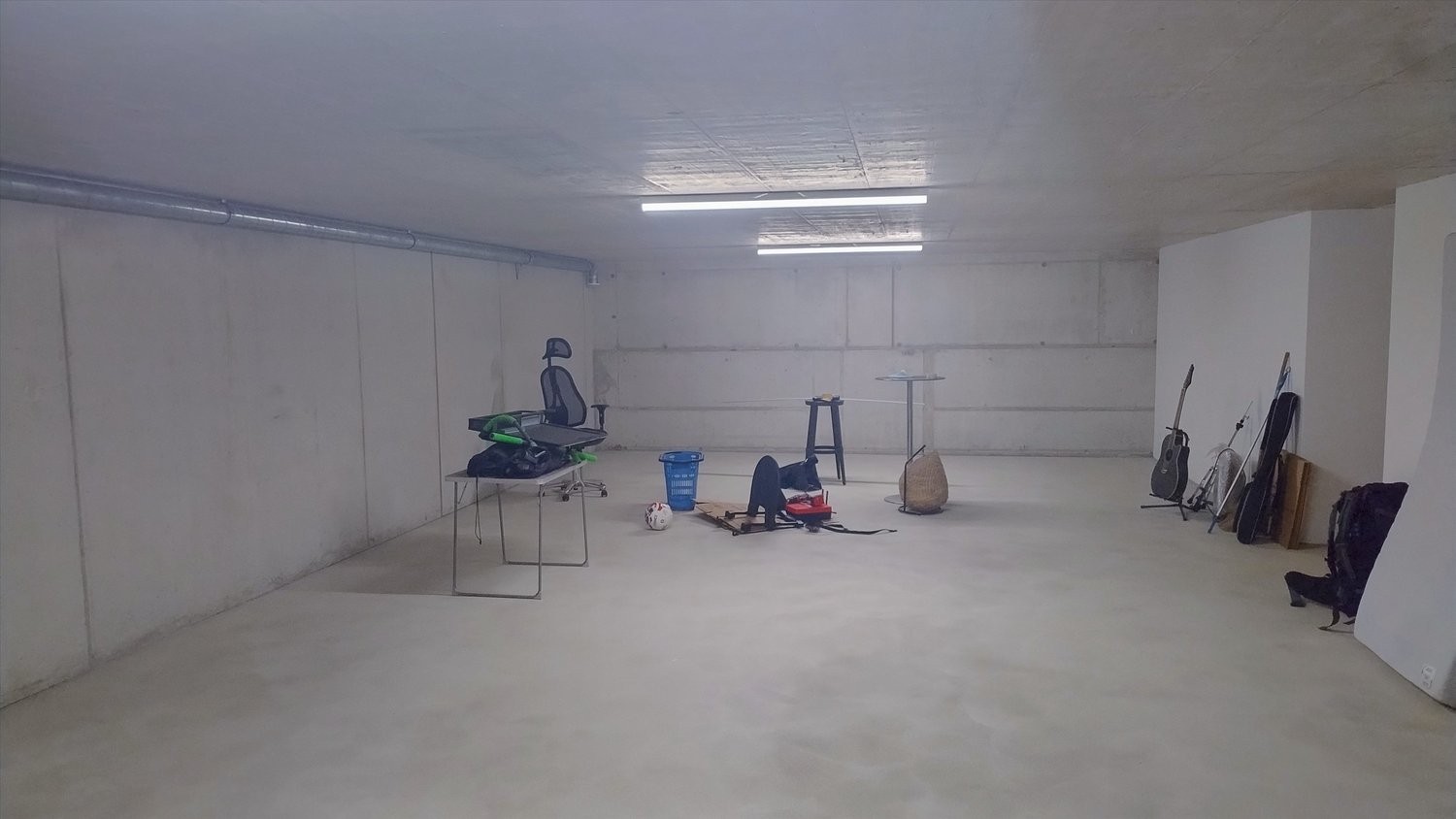 75m² storage room