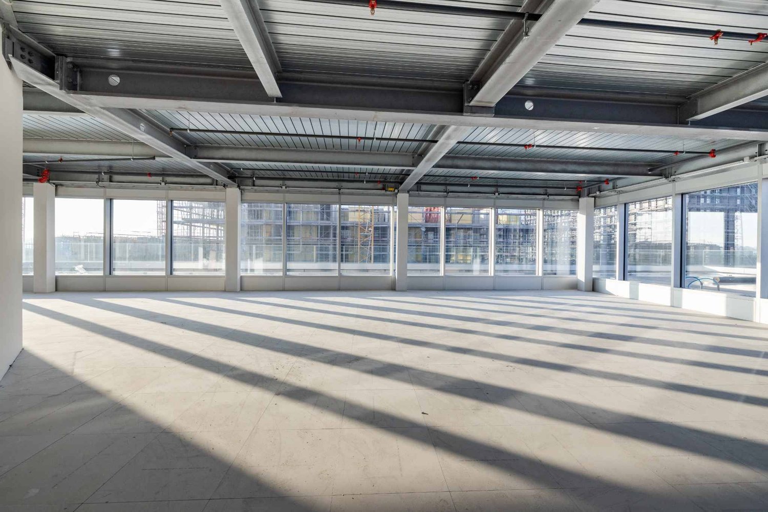 904m² office