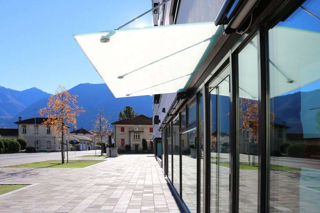 179m² shop