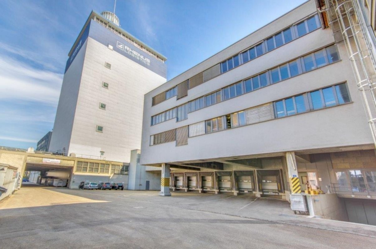 832m² commerciale