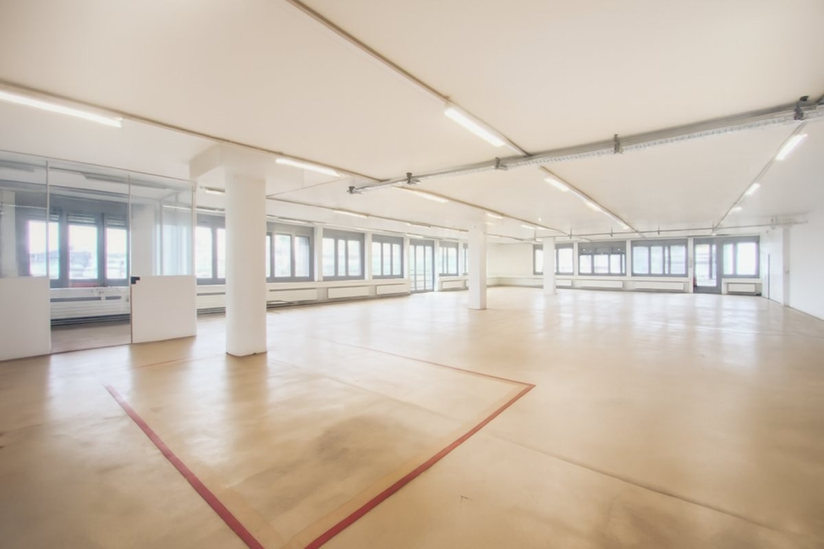 832m² commerciale