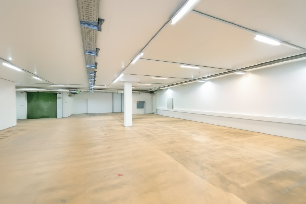 832m² commerciale