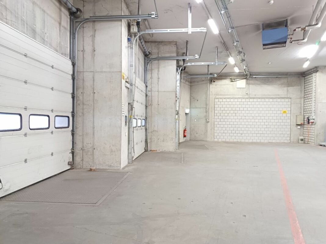 832m² commerciale