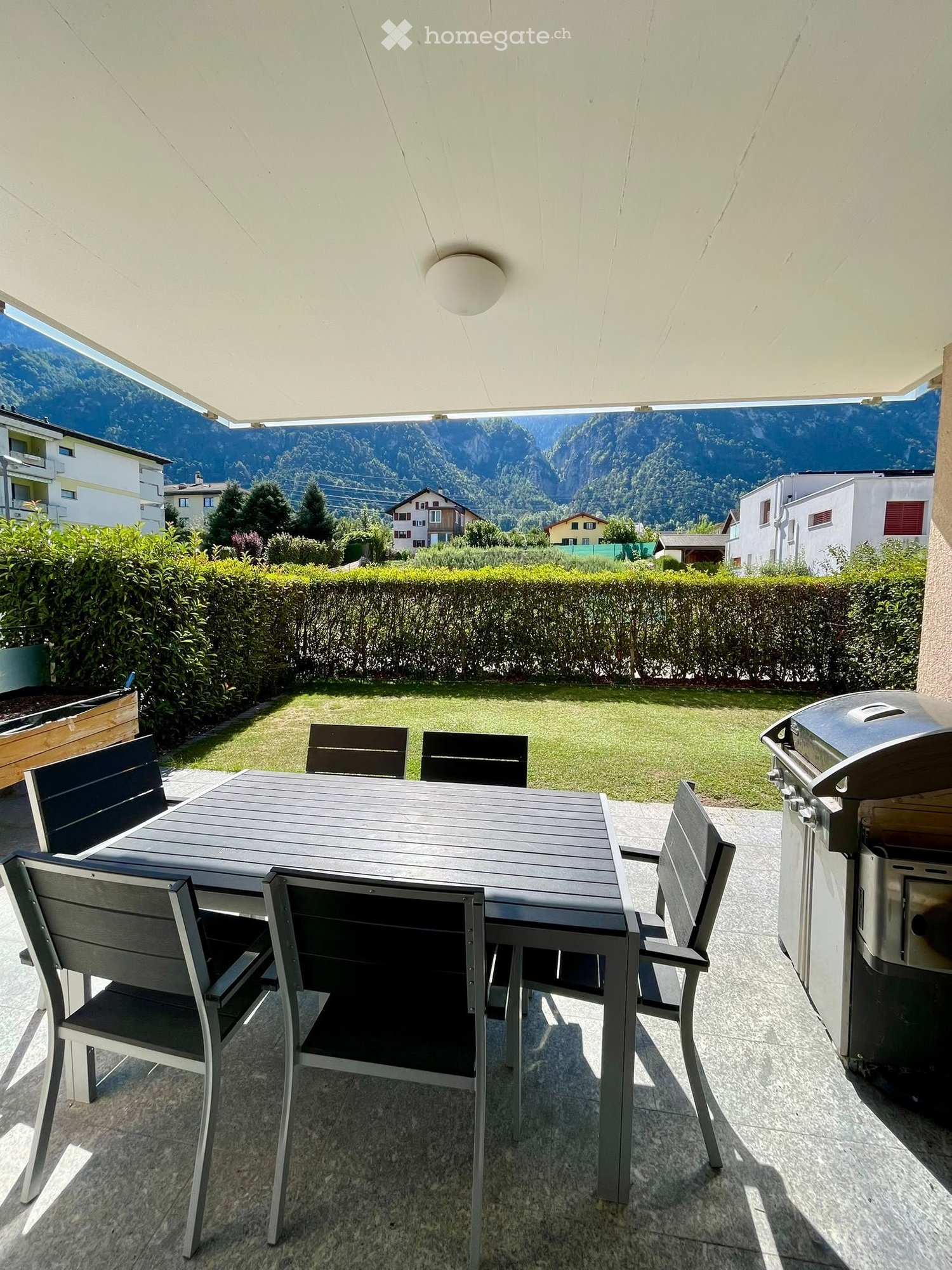 Appartamento di 3 ½ locali

In affitto a Grône a partire dal 01 dicembre, grazioso 3,5 locali al piano terra, situato in un piccolo edificio.

Terrazza con prato privato
Ascensore
Cantina
1 Posto auto esterno + 1 garage
Vicino a tutti i servizi
Possibilità di riprendere alcuni mobili

Affitto: CHF 1