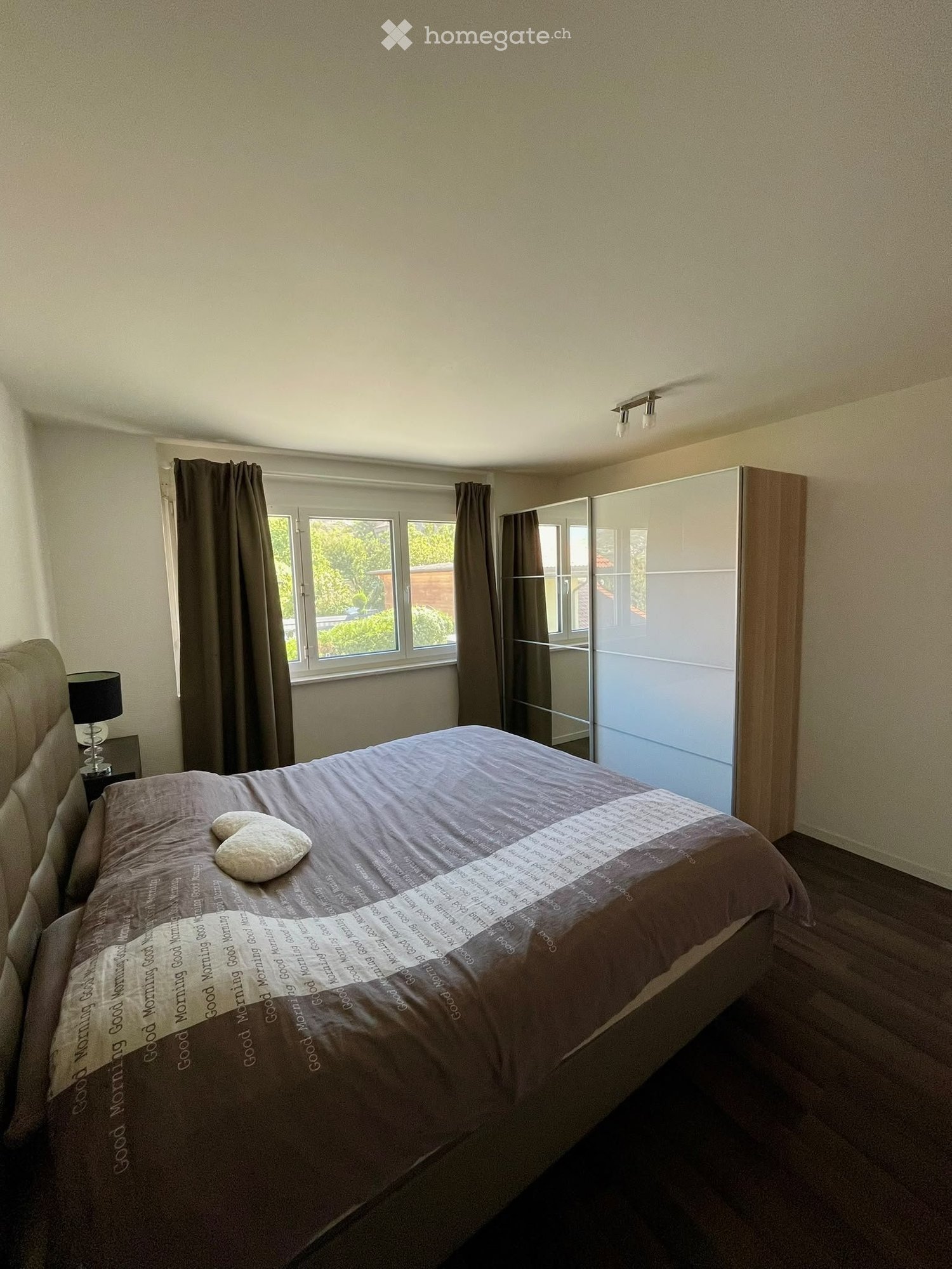Appartamento di 3 ½ locali

In affitto a Grône a partire dal 01 dicembre, grazioso 3,5 locali al piano terra, situato in un piccolo edificio.

Terrazza con prato privato
Ascensore
Cantina
1 Posto auto esterno + 1 garage
Vicino a tutti i servizi
Possibilità di riprendere alcuni mobili

Affitto: CHF 1