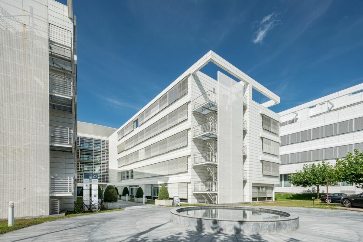 585m² de bureaux