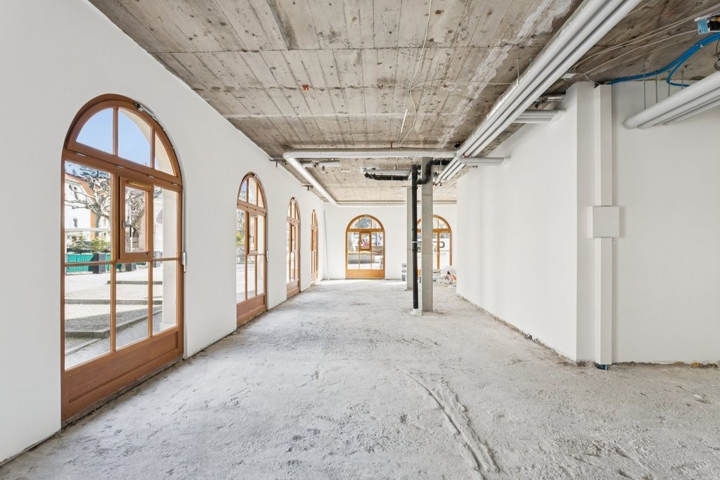 106m² negozio
