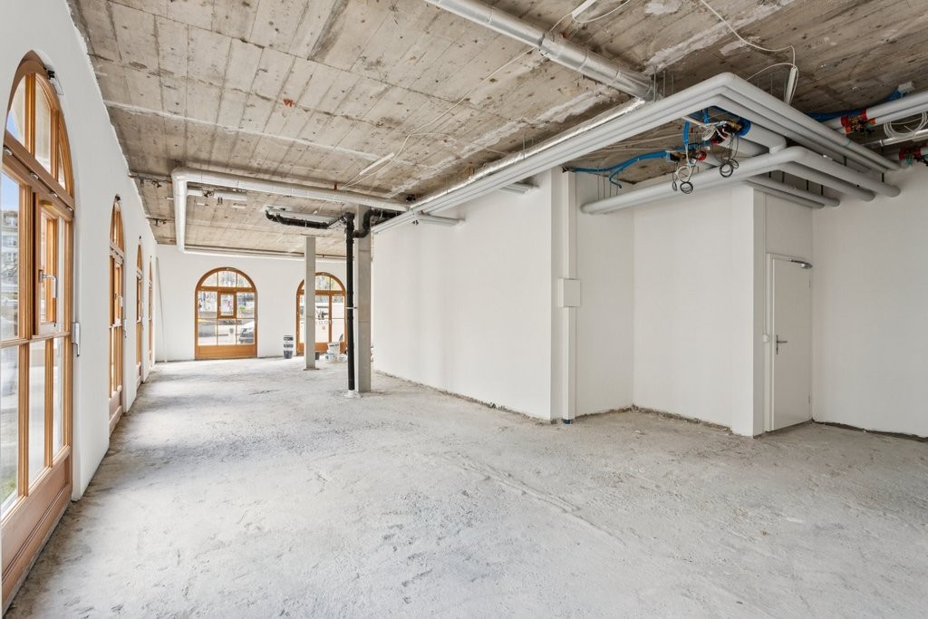106m² negozio