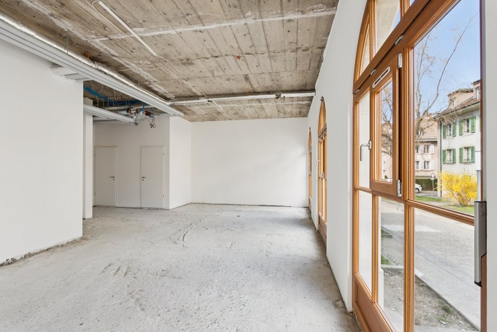 106m² negozio