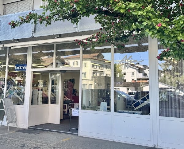206m² shop