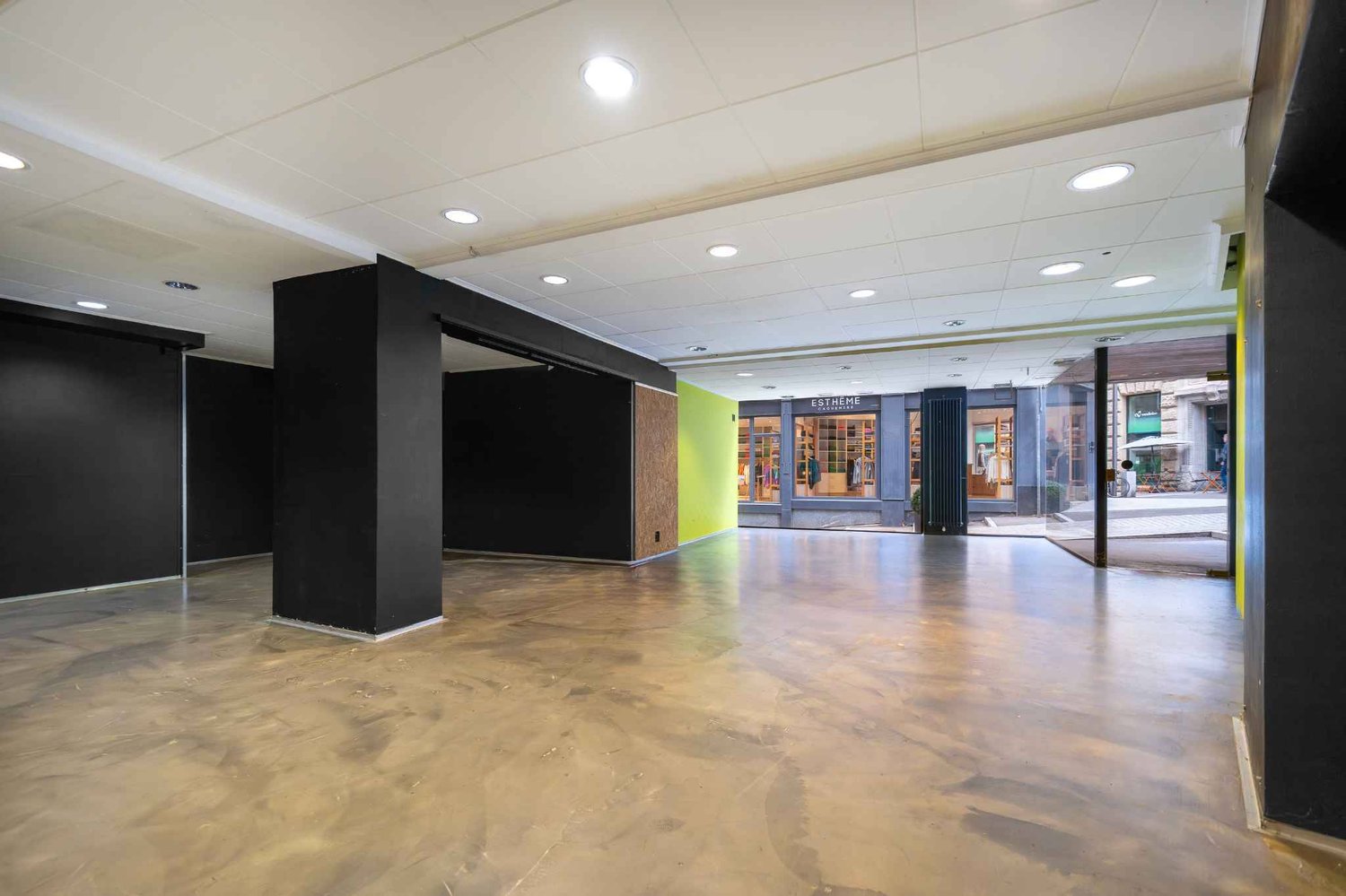 190m² arcade