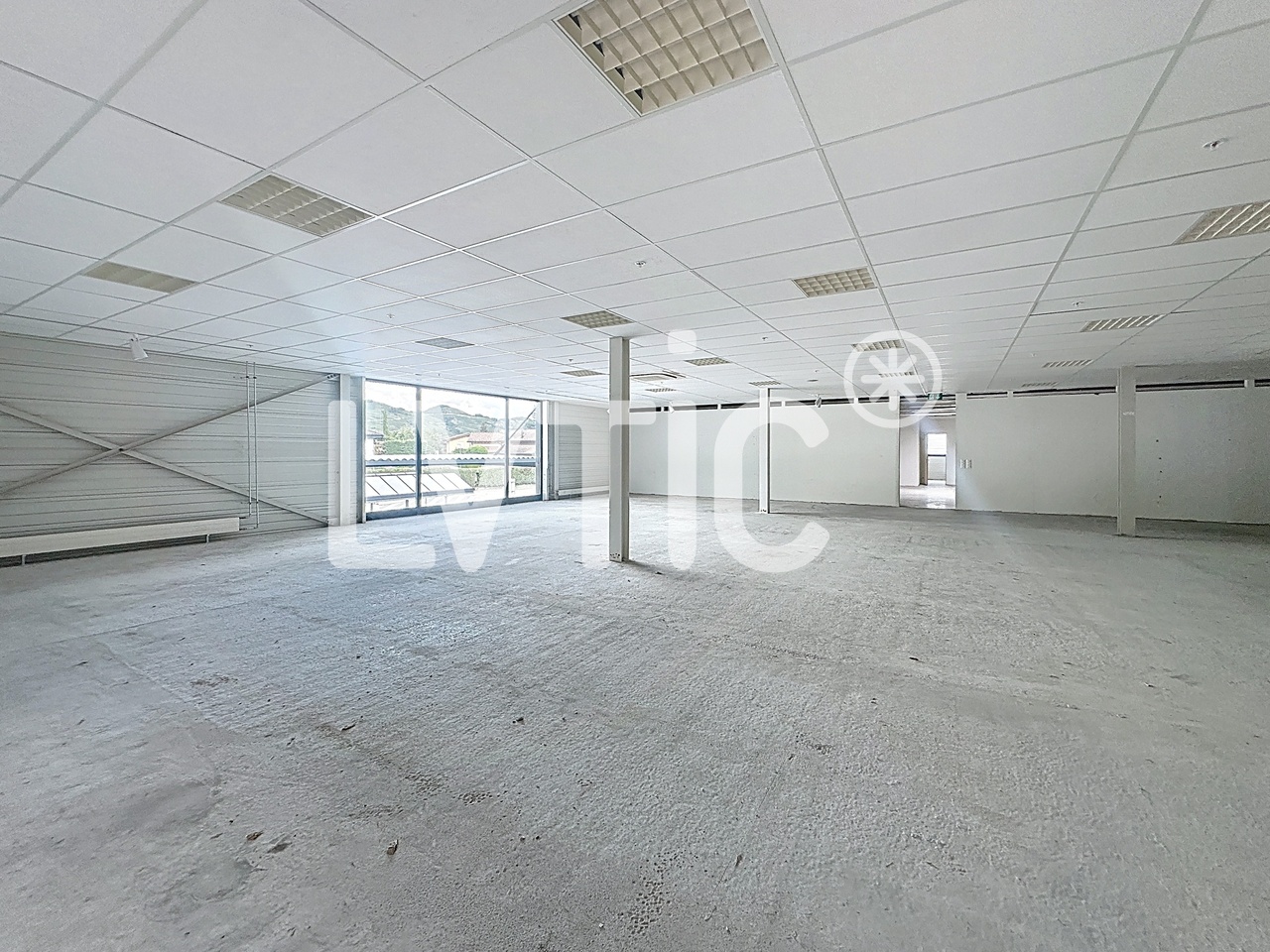 negozio di 1665m²