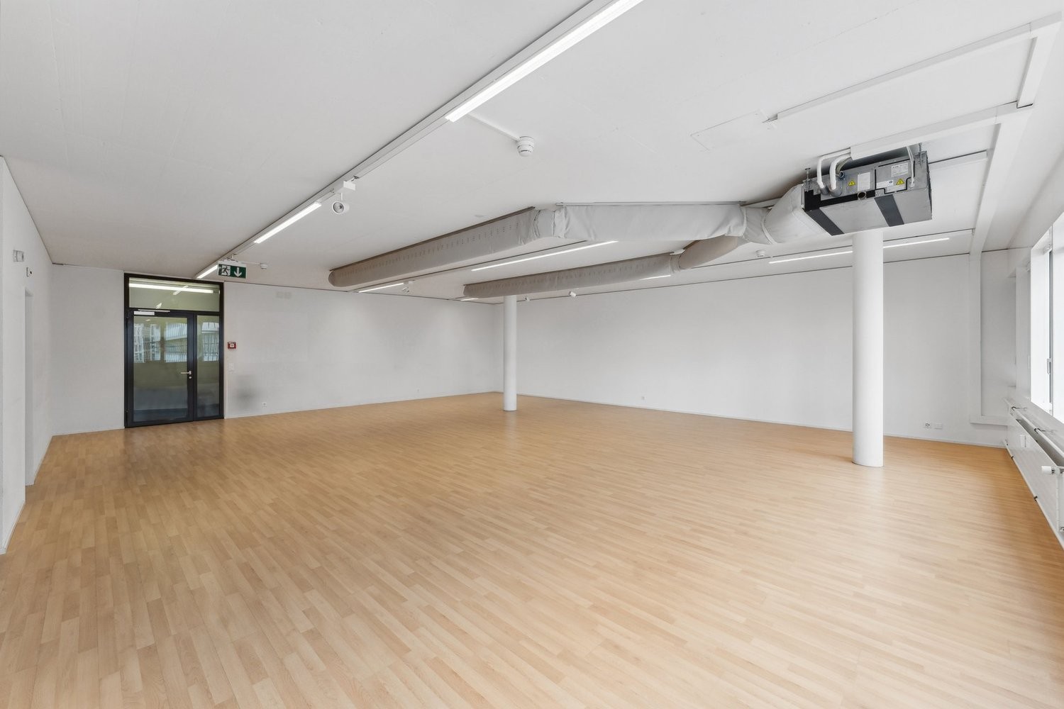 182m² office