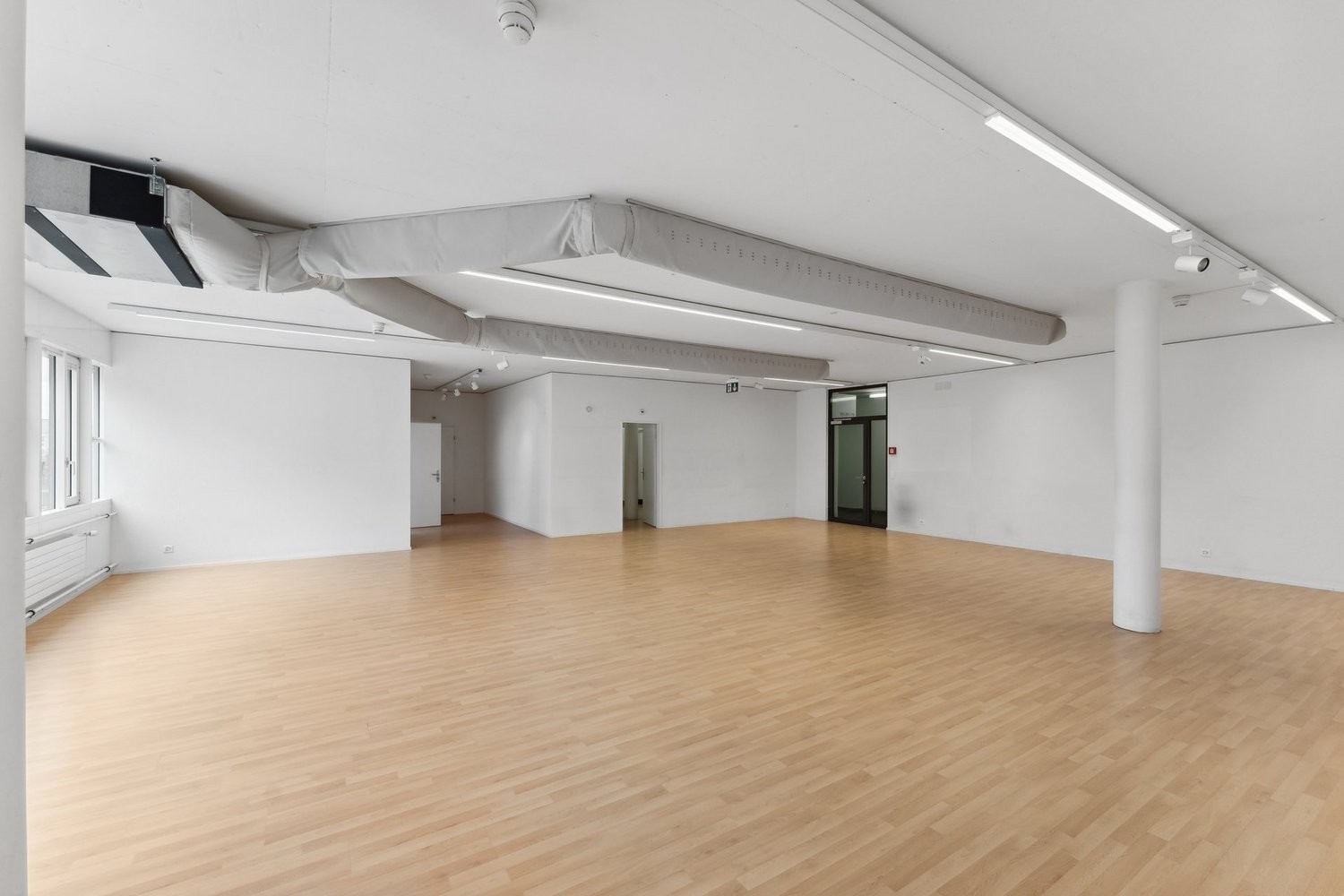 182m² office