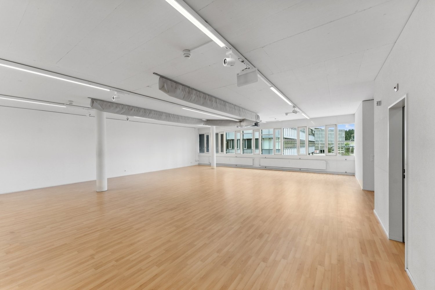 182m² office