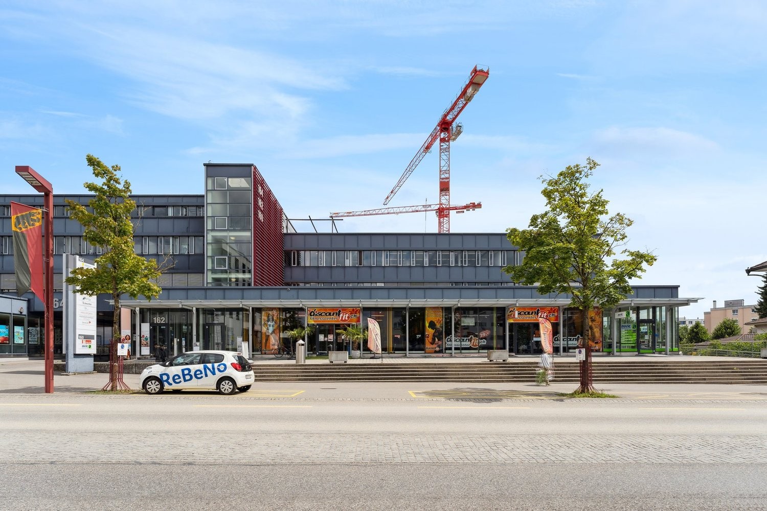 182m² office