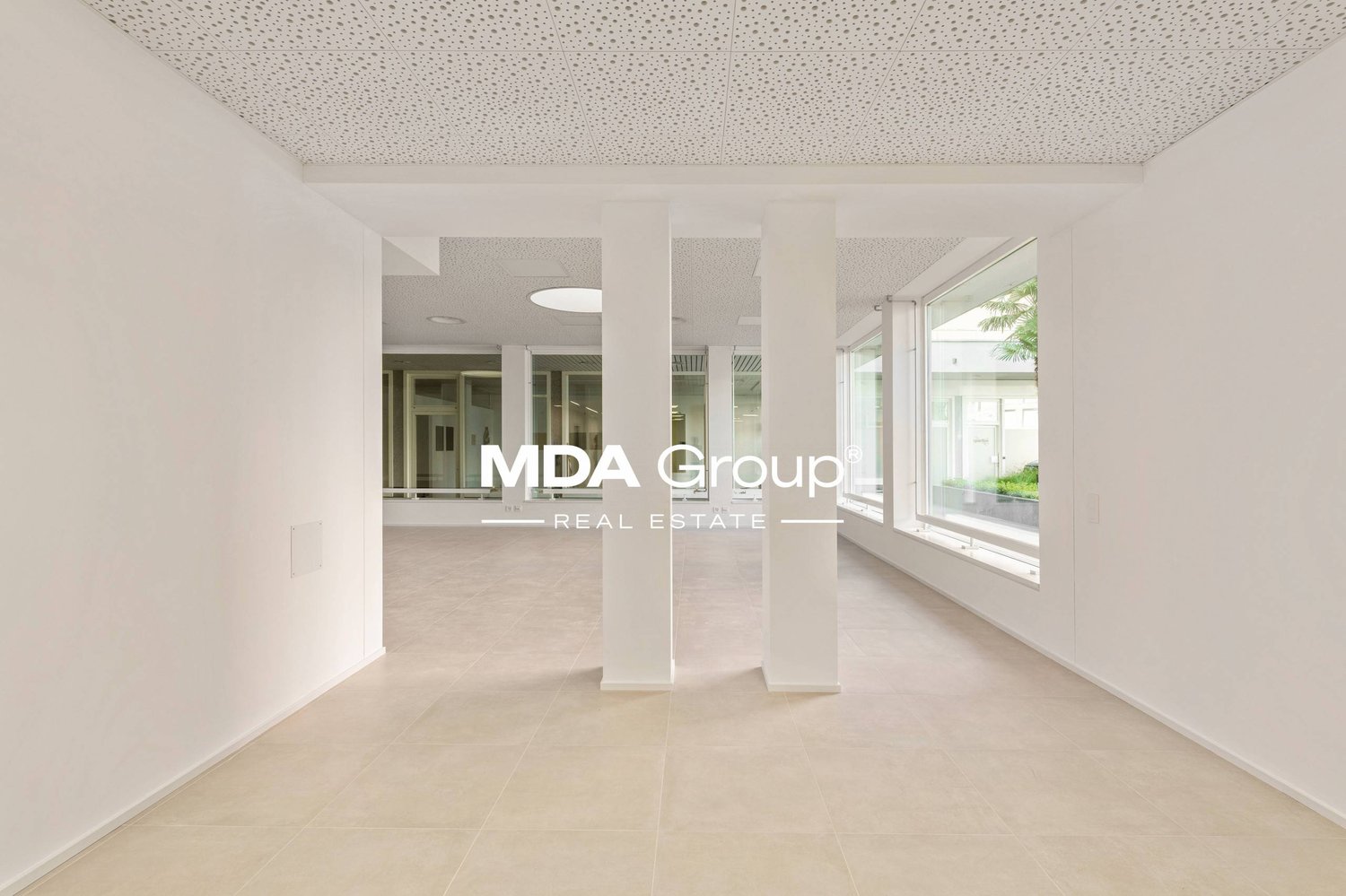 205m² shop
