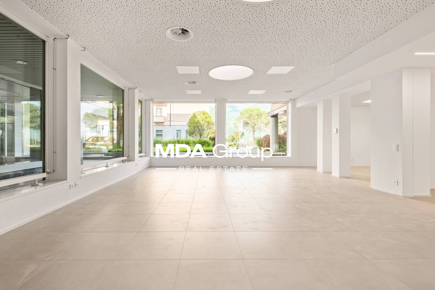 205m² shop