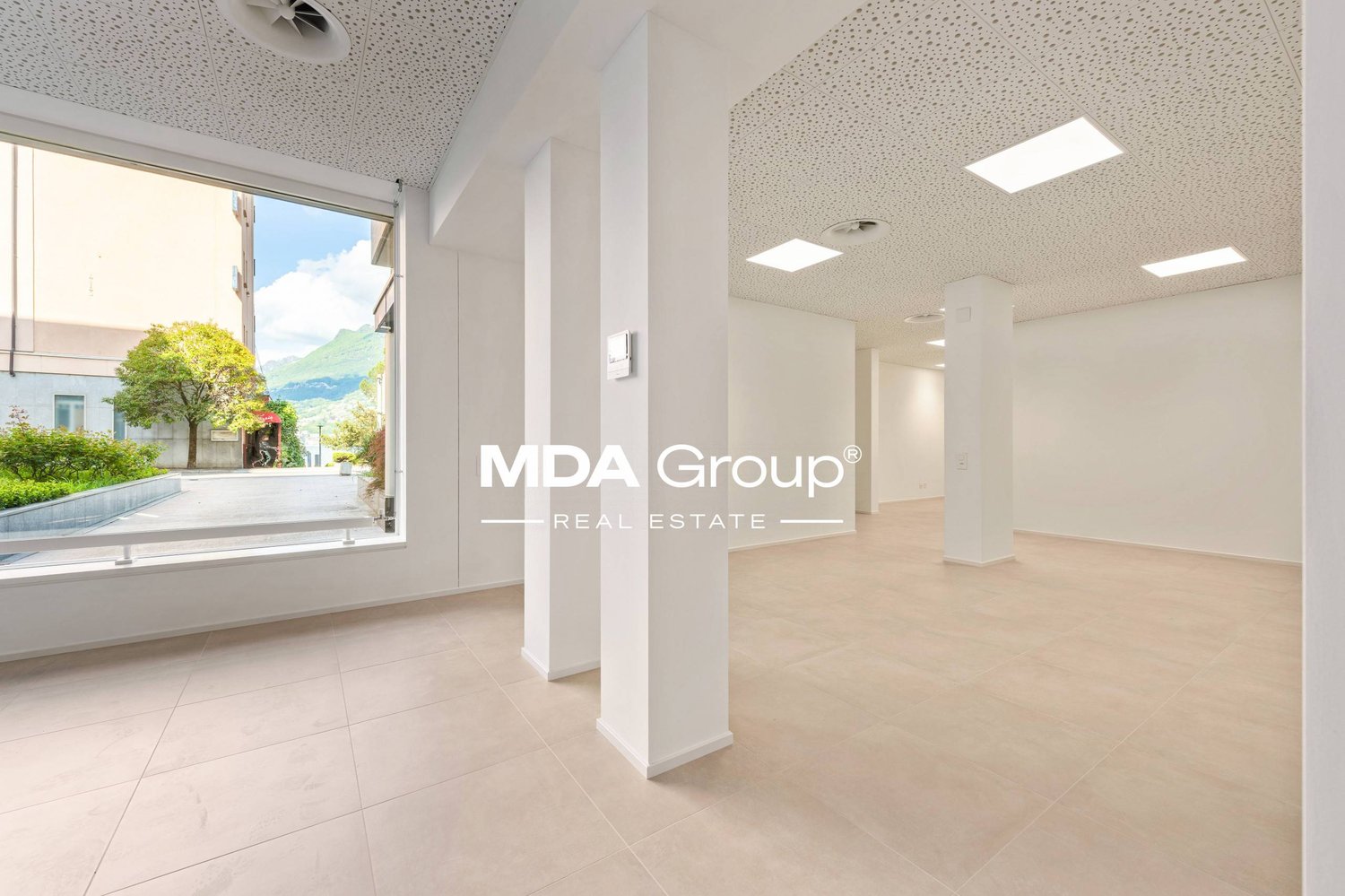 205m² shop