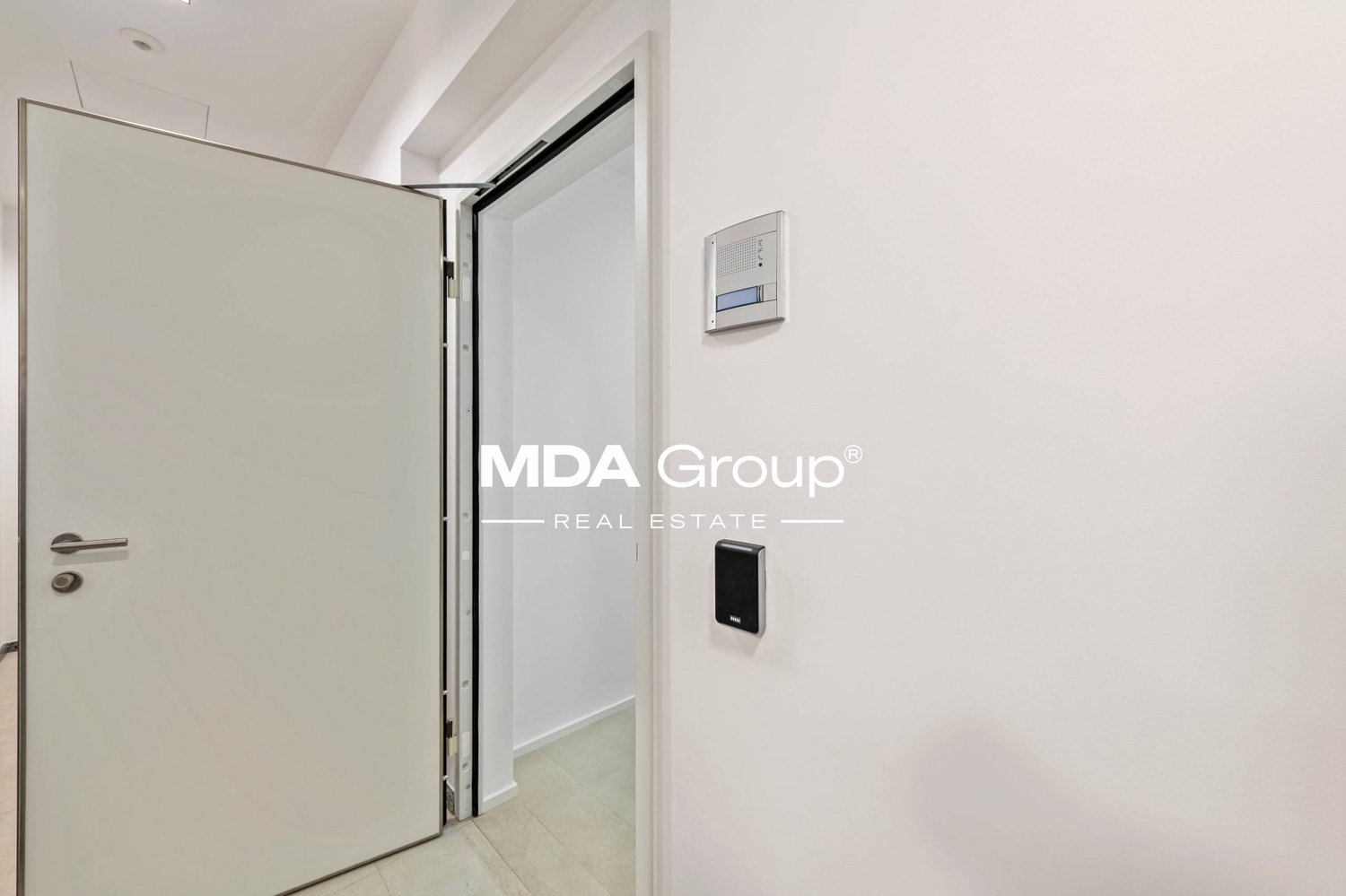 205m² shop